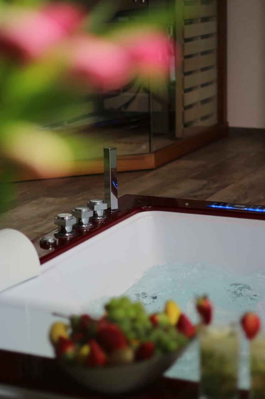 Romanticky Wellness Suite Hotel Heinz Добржиш Экстерьер фото