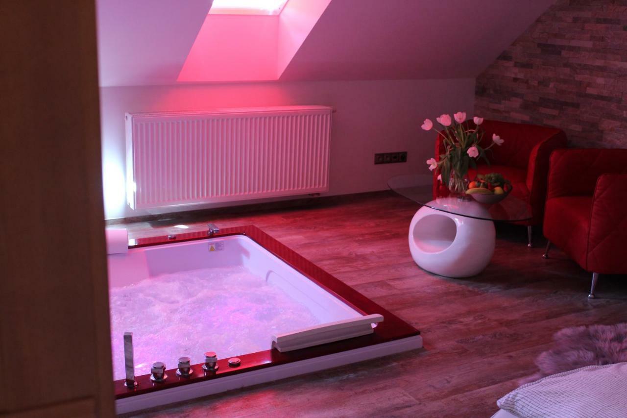 Romanticky Wellness Suite Hotel Heinz Добржиш Экстерьер фото